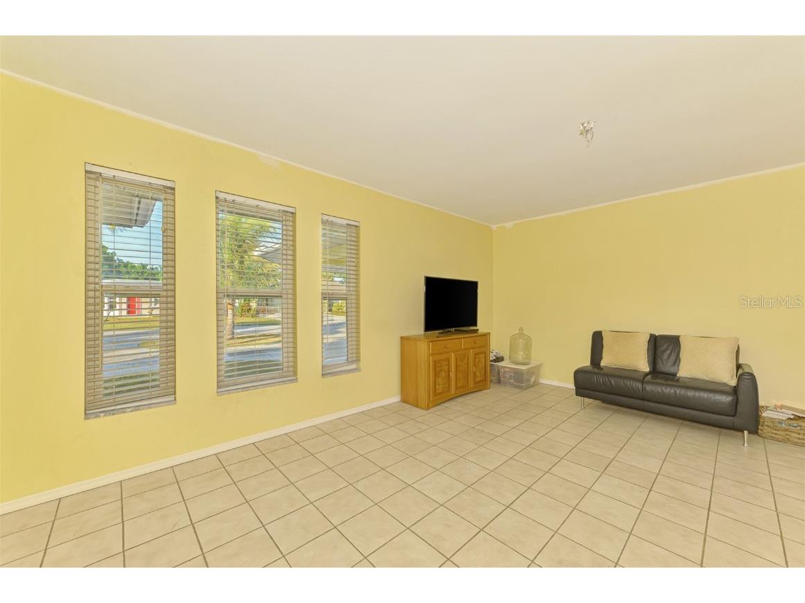 2834 New England Street Sarasota FL 34231 A4672415 image12