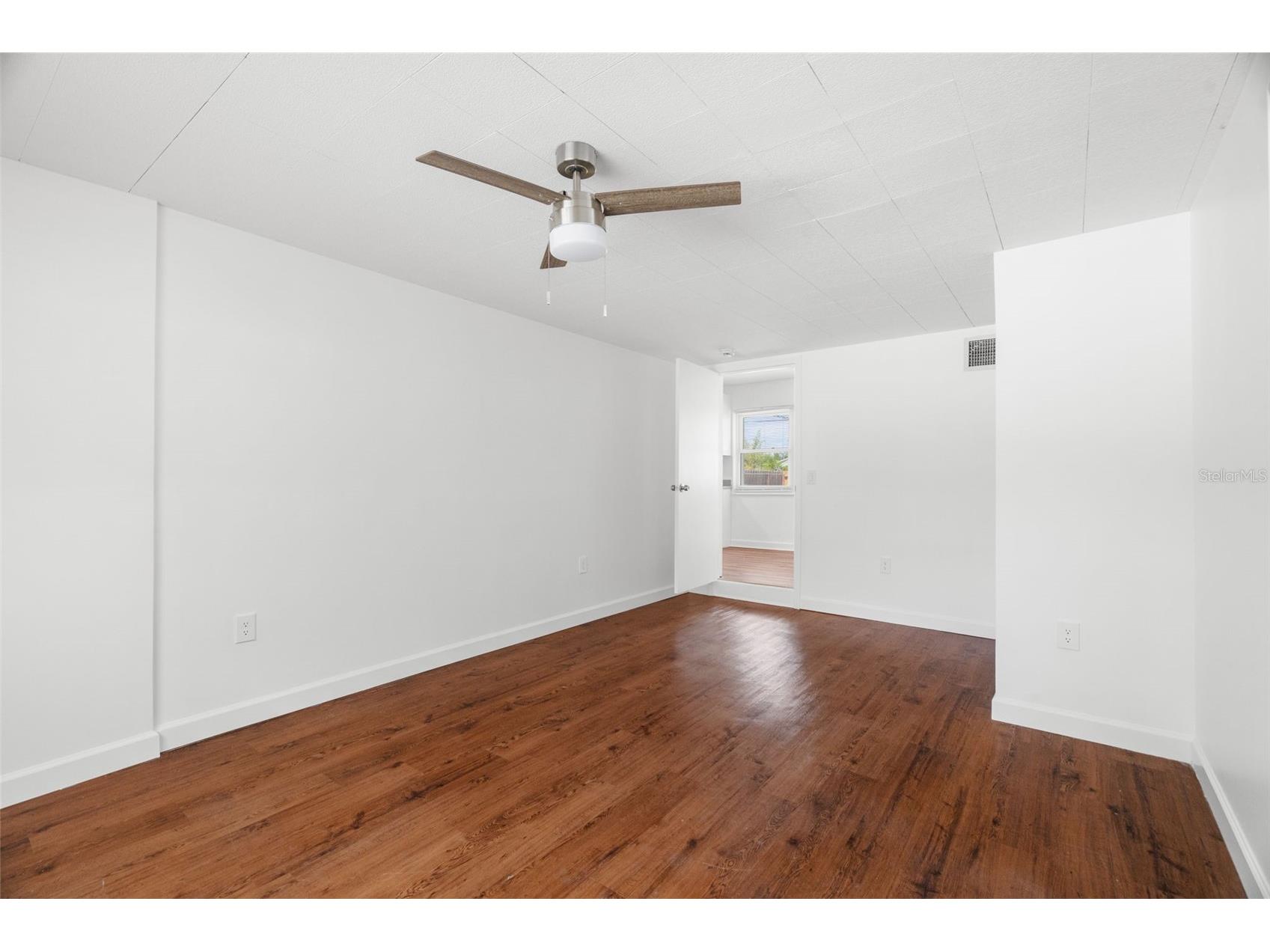 2835 11th Avenue N Saint Petersburg FL 33713 TB8497319 image17