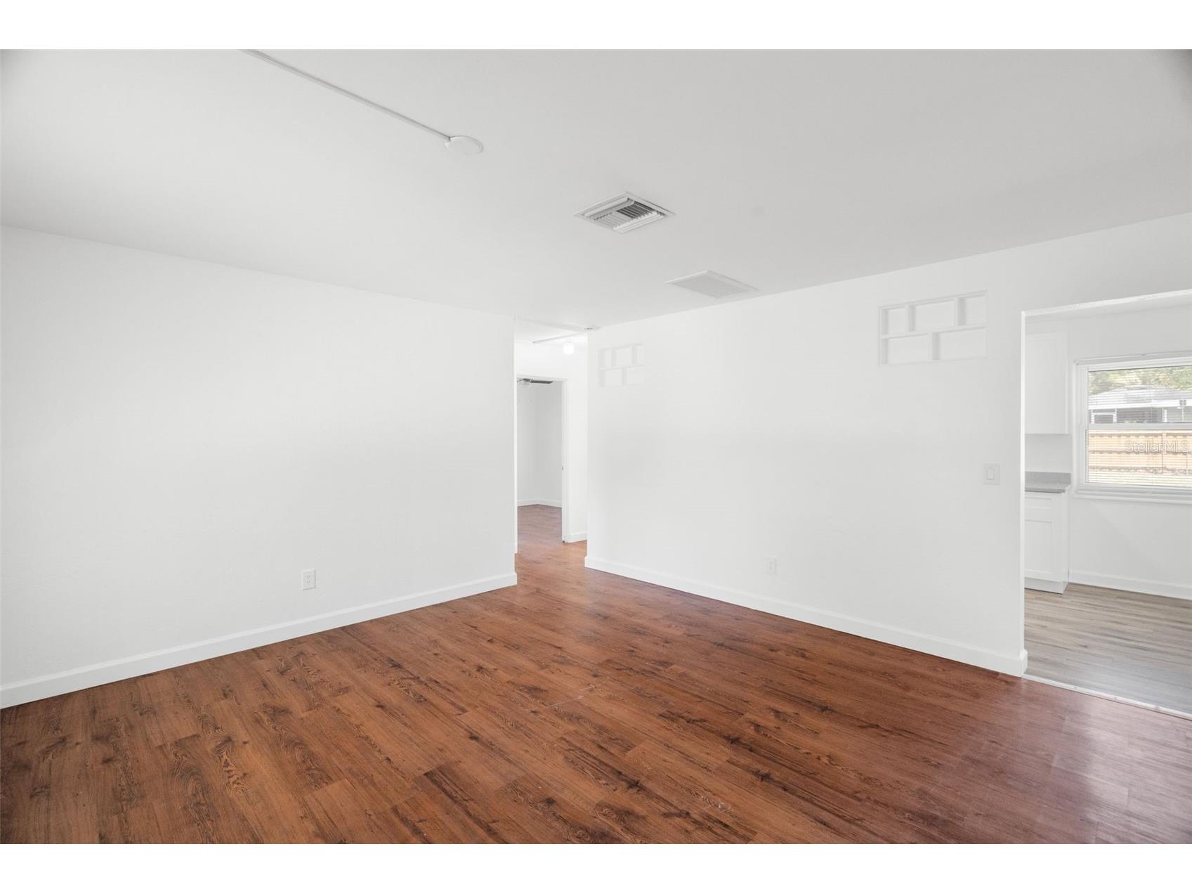 2835 11th Avenue N Saint Petersburg FL 33713 TB8497319 image3