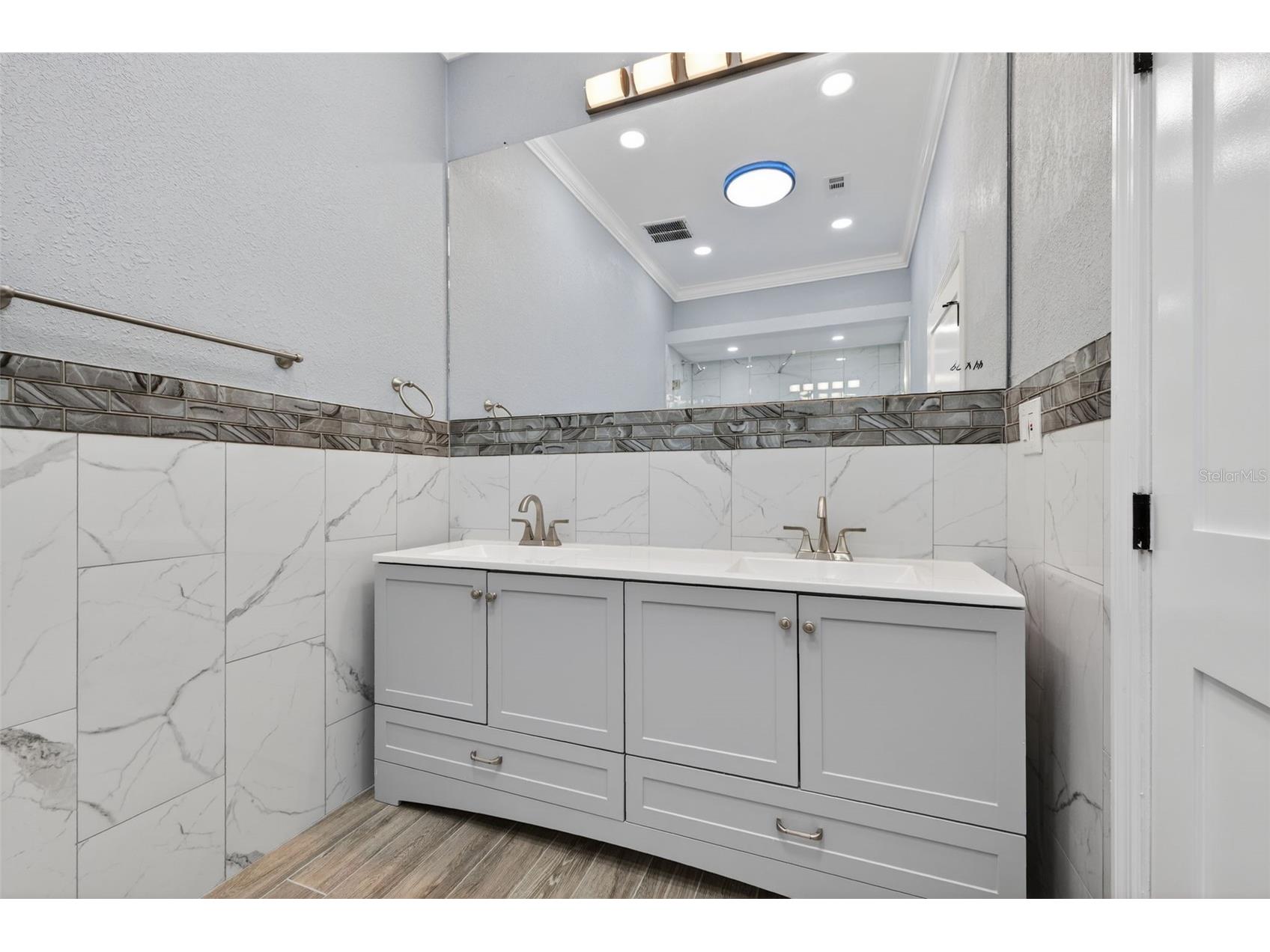 2835 W Shelton Avenue Tampa FL 33611 TB8471164 image25
