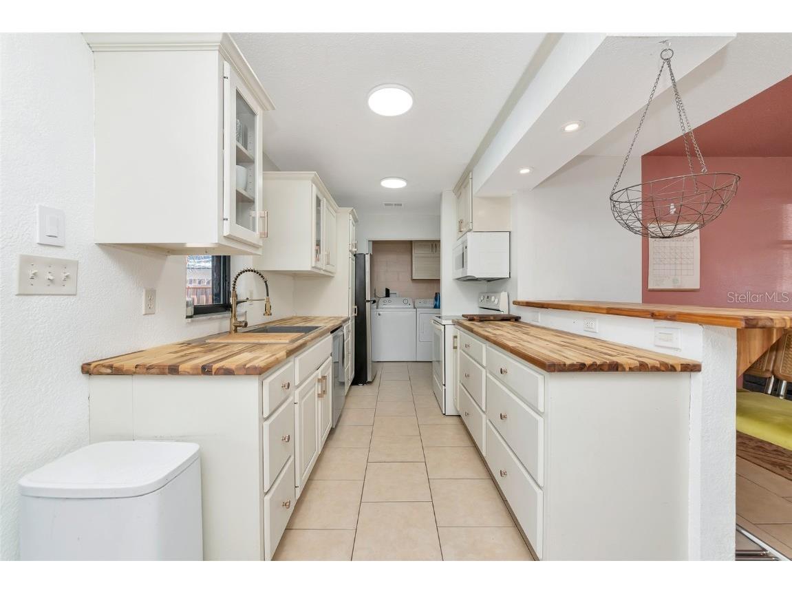 2835 Williamsburg Street Sarasota FL 34231 A4674137 image11