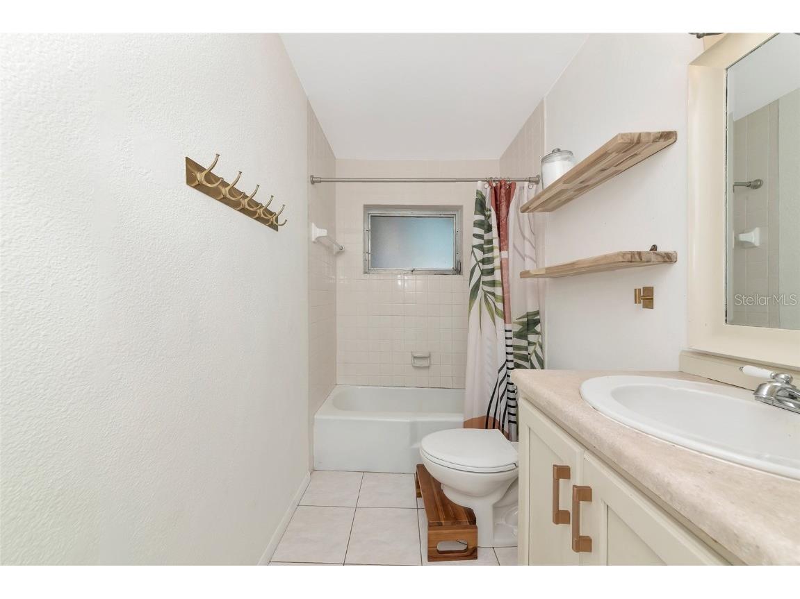 2835 Williamsburg Street Sarasota FL 34231 A4674137 image21