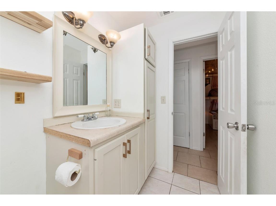 2835 Williamsburg Street Sarasota FL 34231 A4674137 image23