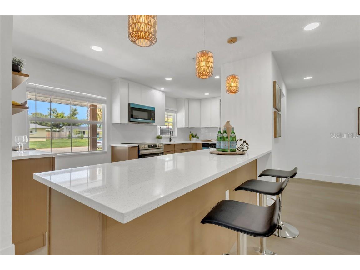 2837 Woodcrest Drive Sarasota FL 34239 TB8399198 image3