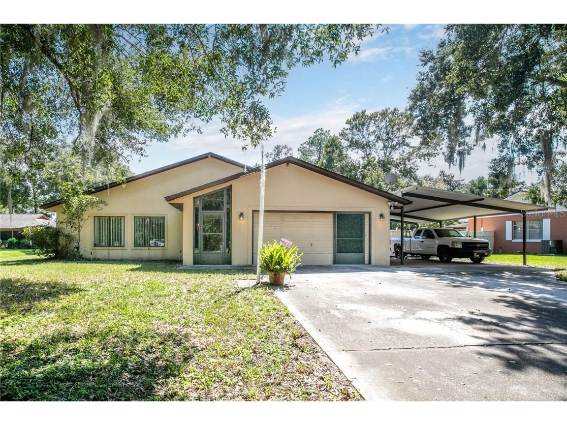 28432 Tammi Dr Tavares FL 32778 - TAMMI CANAL TO HARRIS CHAIN OF LAKES G5087201 image1