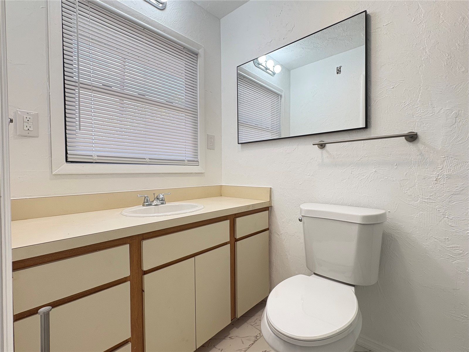 2847 Oak Street Sarasota FL 34237 A4693111 image17
