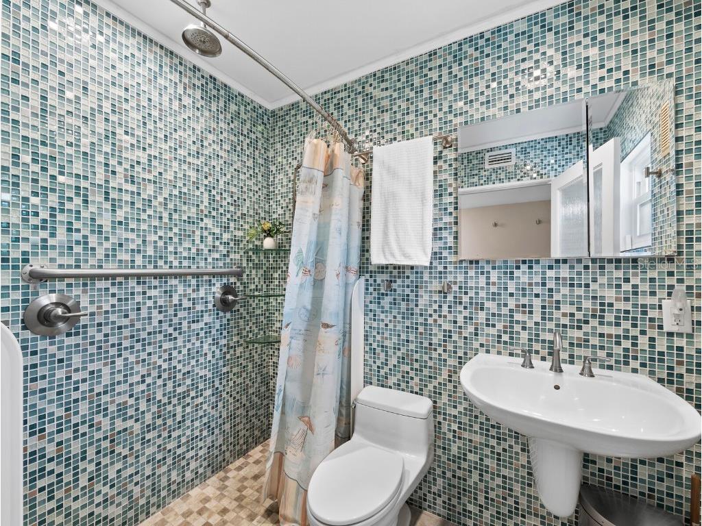 2850 Gulf Of Mexico Drive #2 Longboat Key FL 34228 A4670111 image7