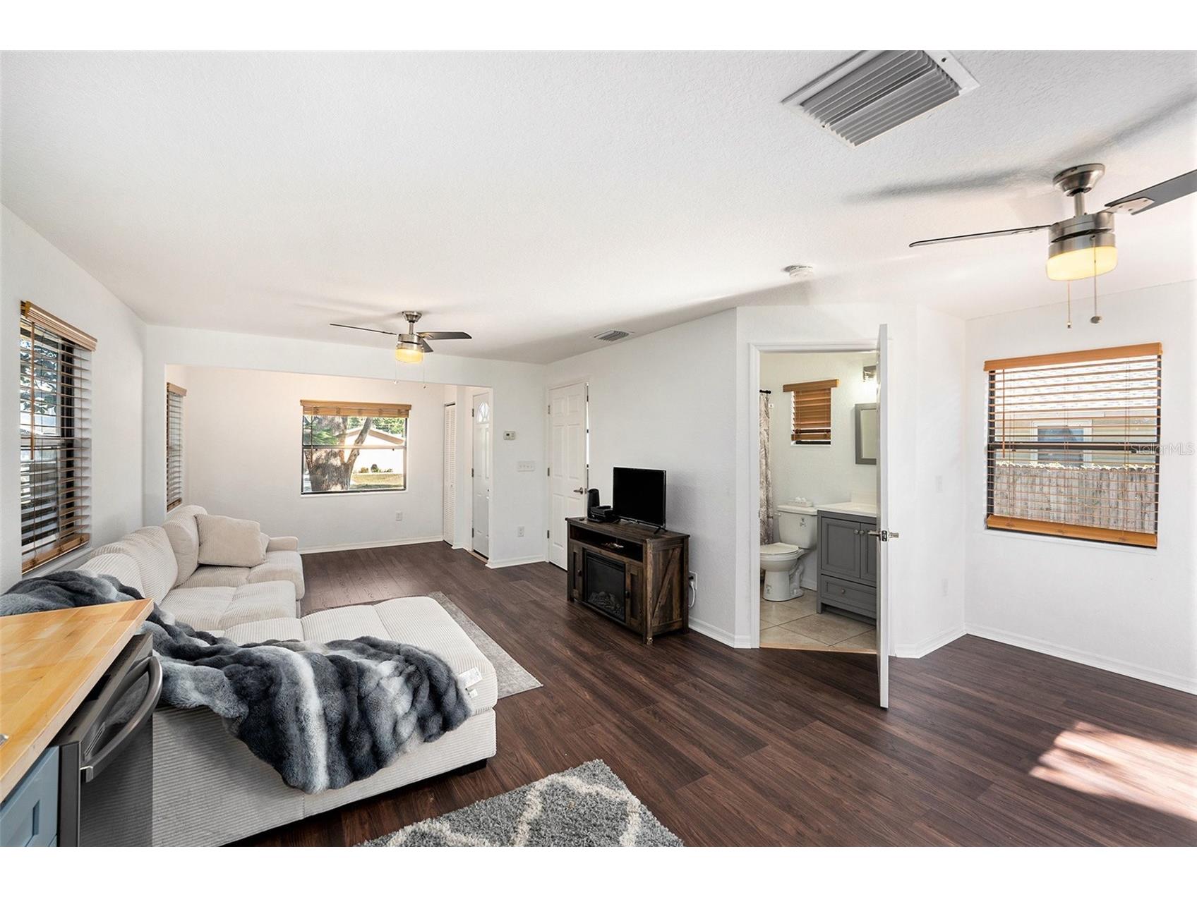 2852 59th Avenue N Saint Petersburg FL 33714 TB8451023 image9