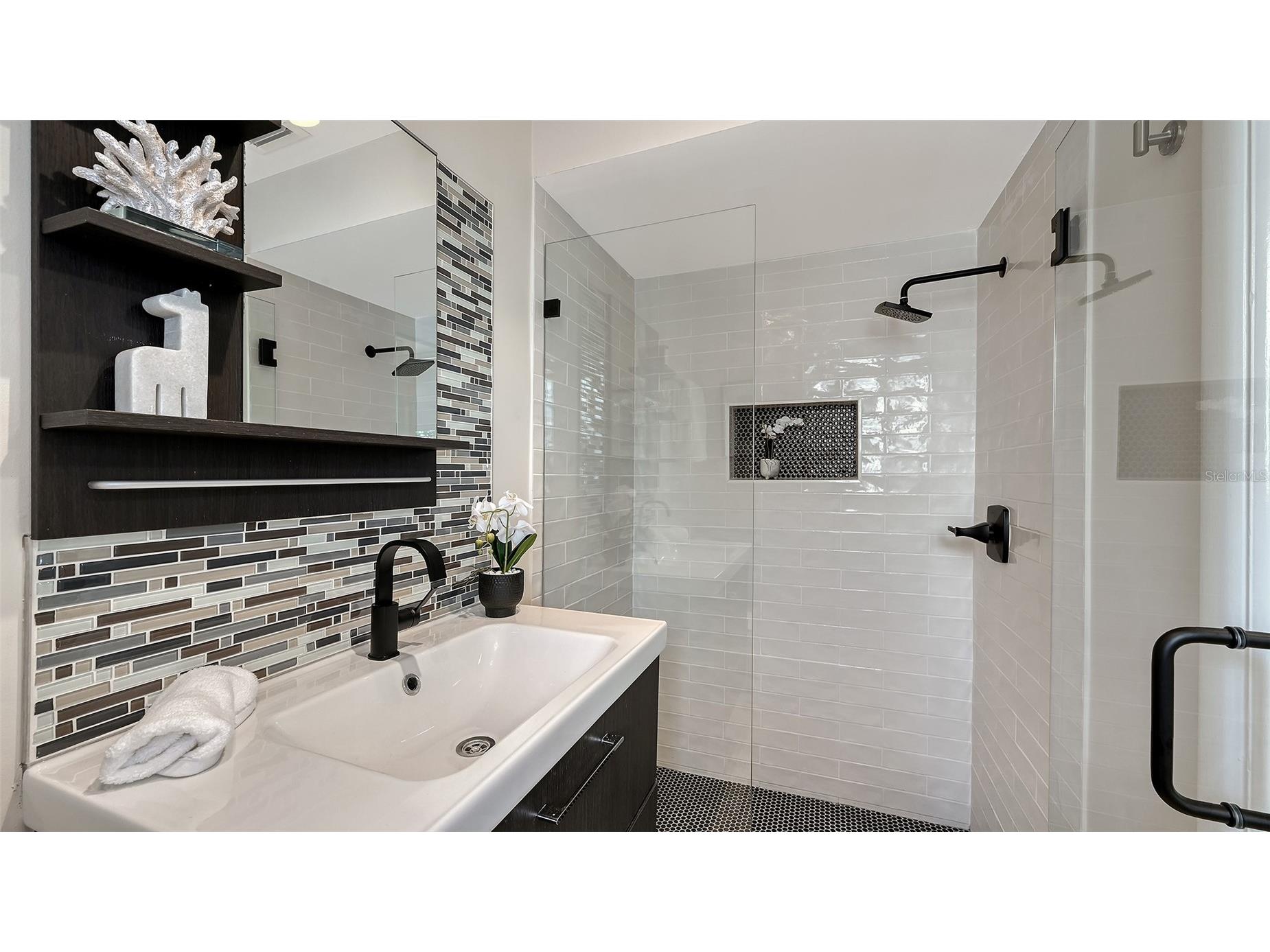 2852 Captiva Drive Sarasota FL 34231 A4661671 image18