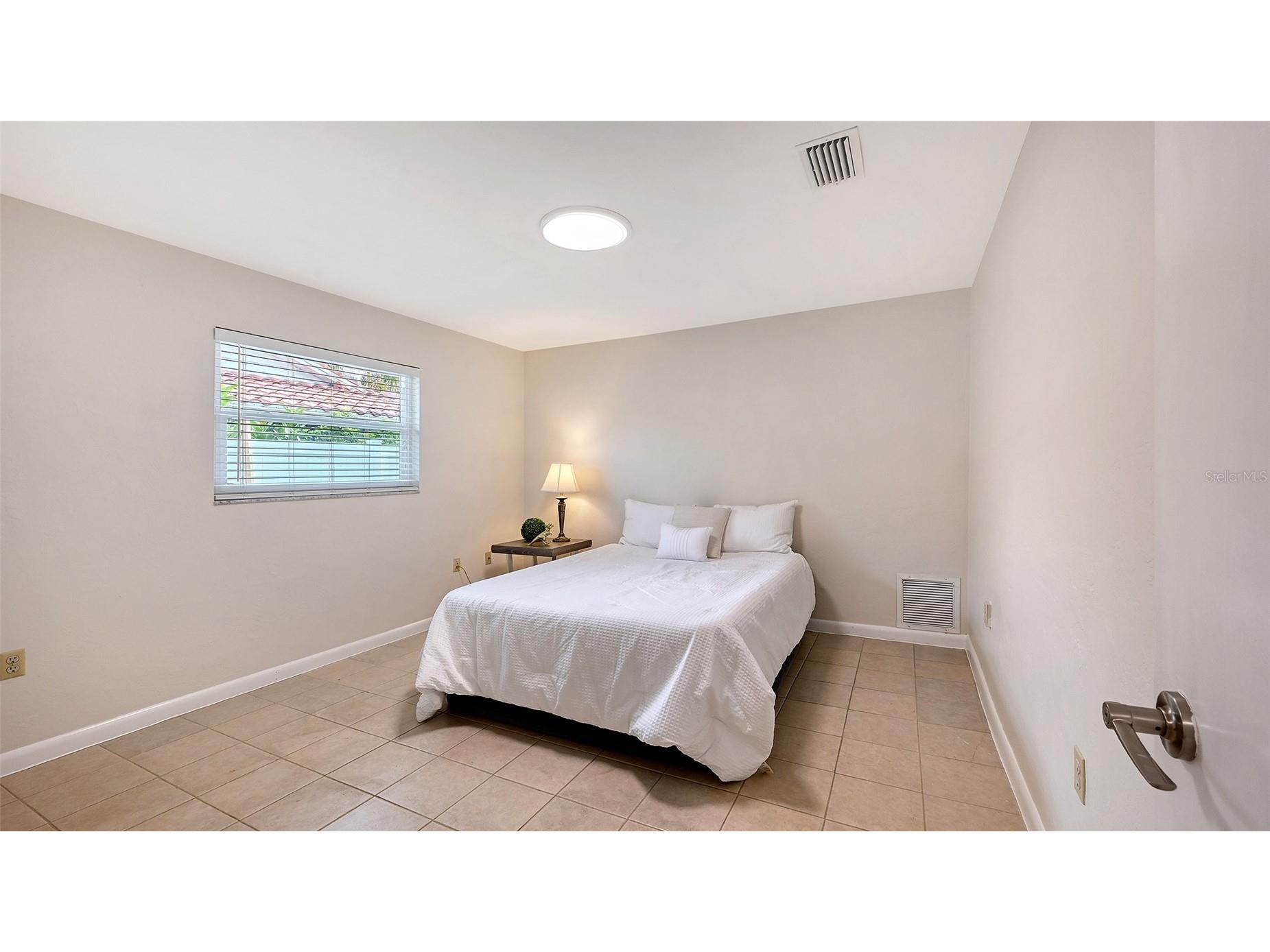 2852 Captiva Drive Sarasota FL 34231 A4661671 image20