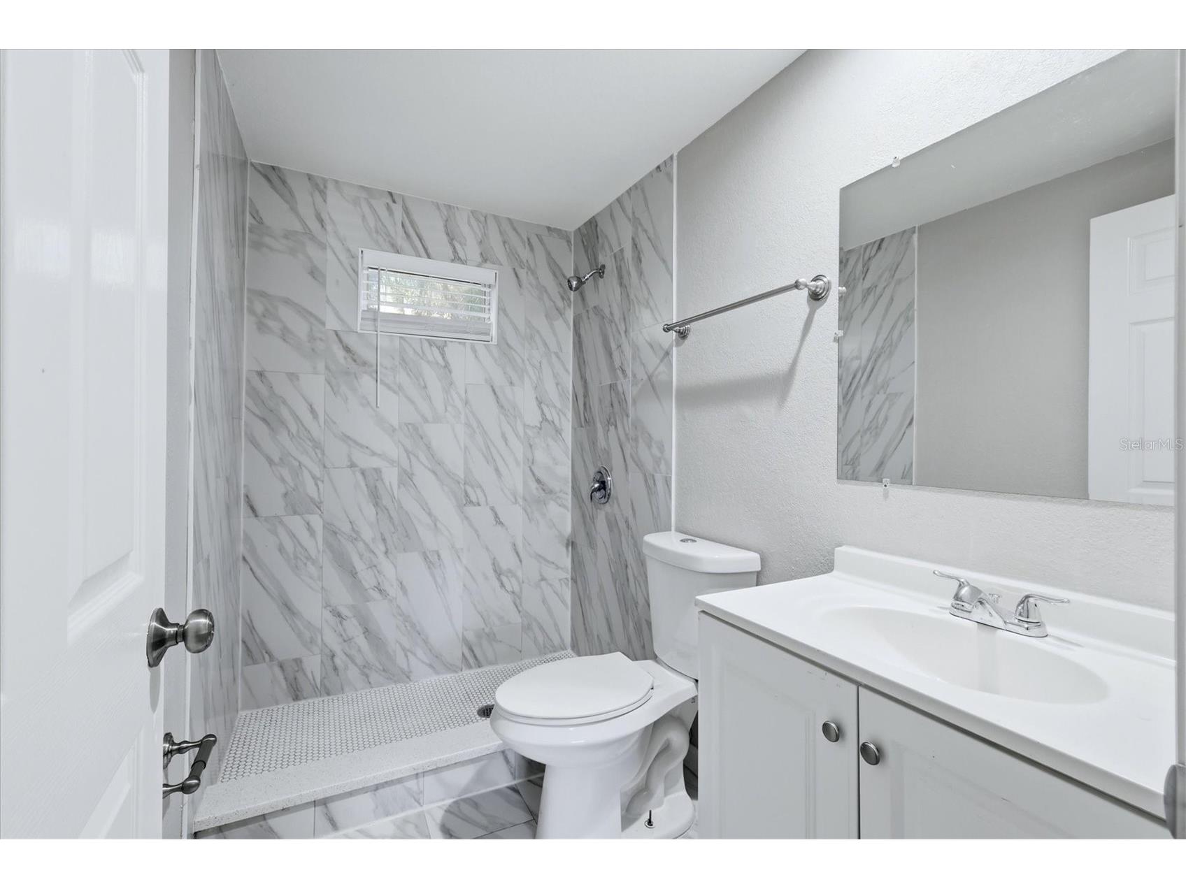 2852 Nassau Street Sarasota FL 34231 A4689690 image18
