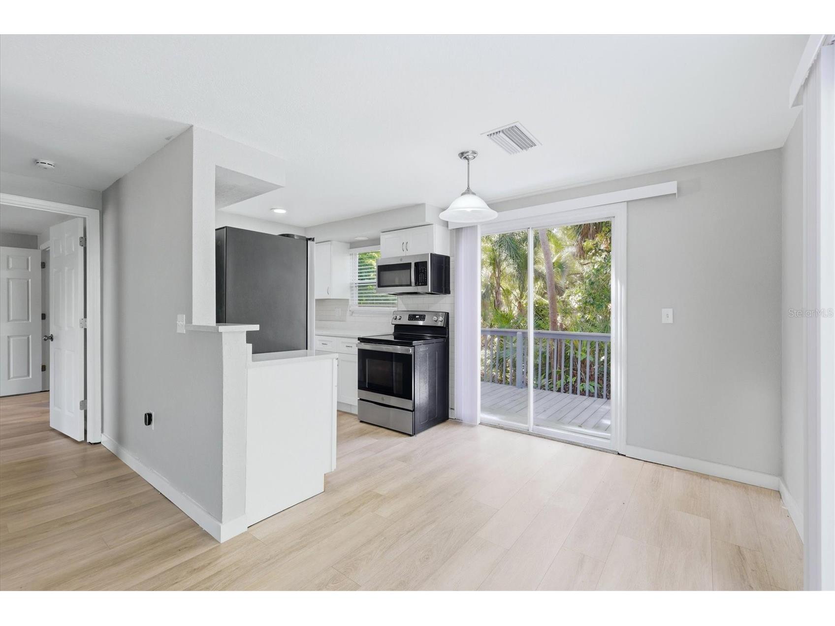 2852 Nassau Street Sarasota FL 34231 A4689690 image8