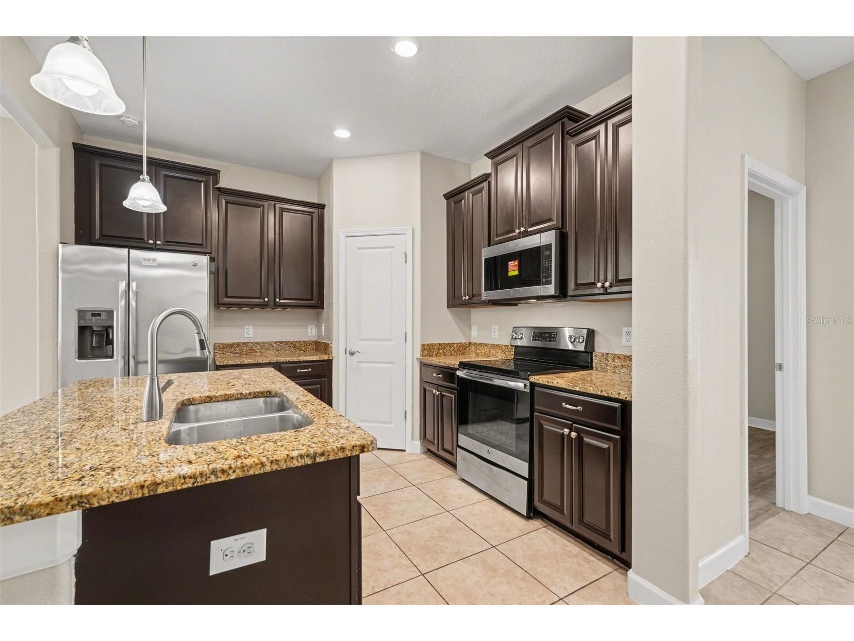 28522 E Pleasant Bay Loop Wesley Chapel FL 33543 O6402831 image8