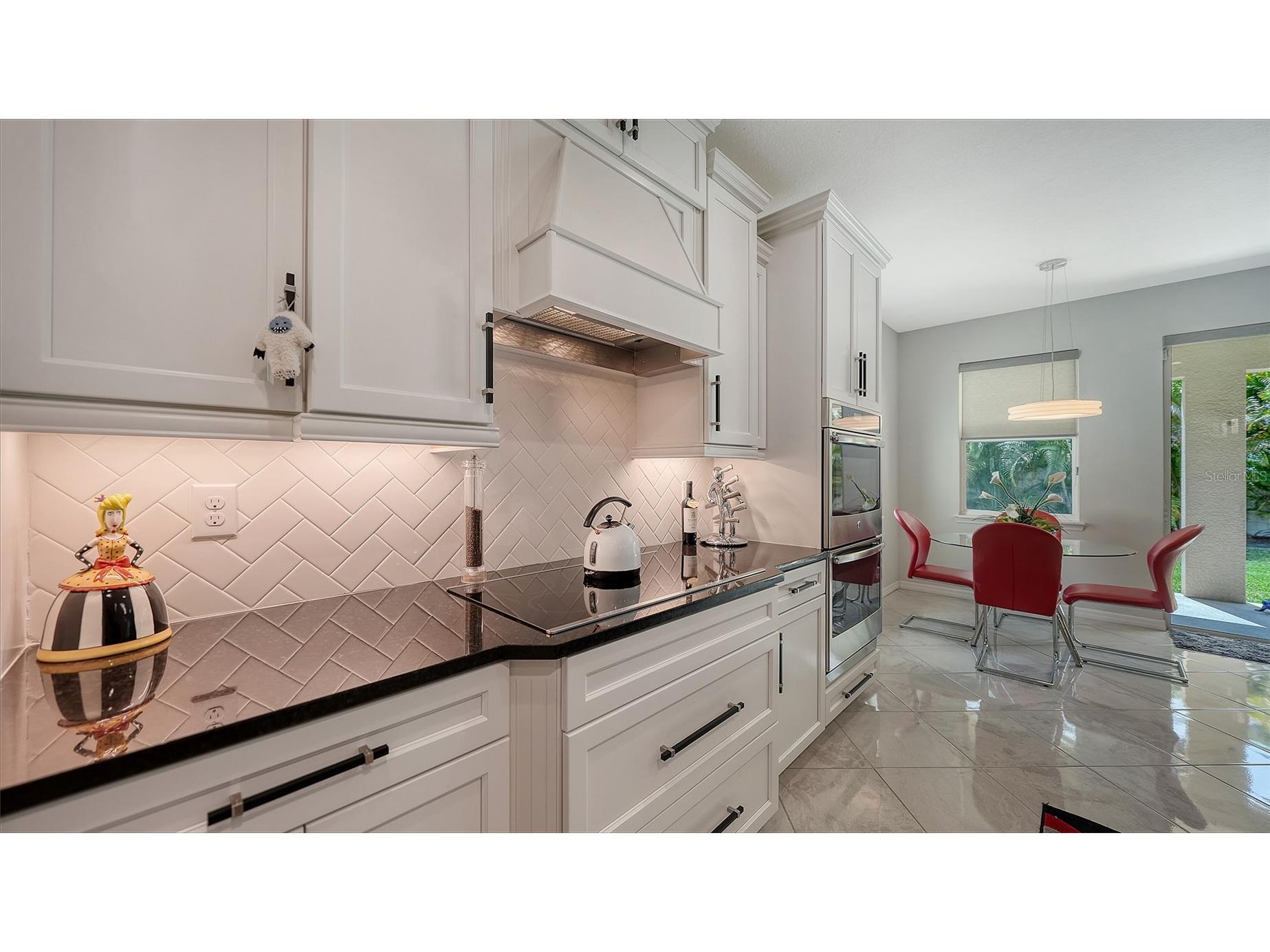 2858 Oriole Drive Sarasota FL 34243 A4692502 image12