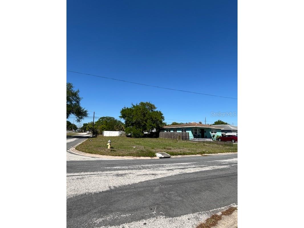 2869 Emerson Avenue S Saint Petersburg FL 33712 TB8490361 image1