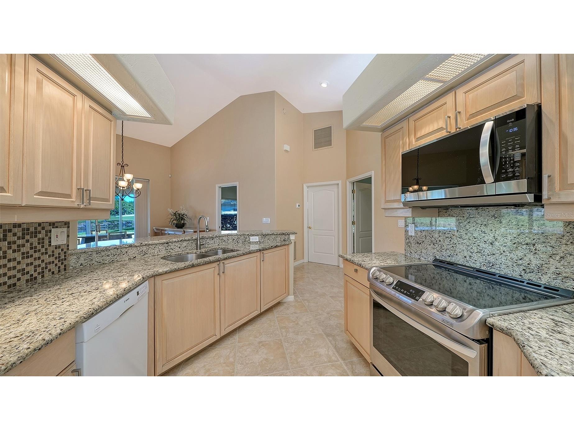 2869 Sandringham Place Sarasota FL 34235 A4691164 image14