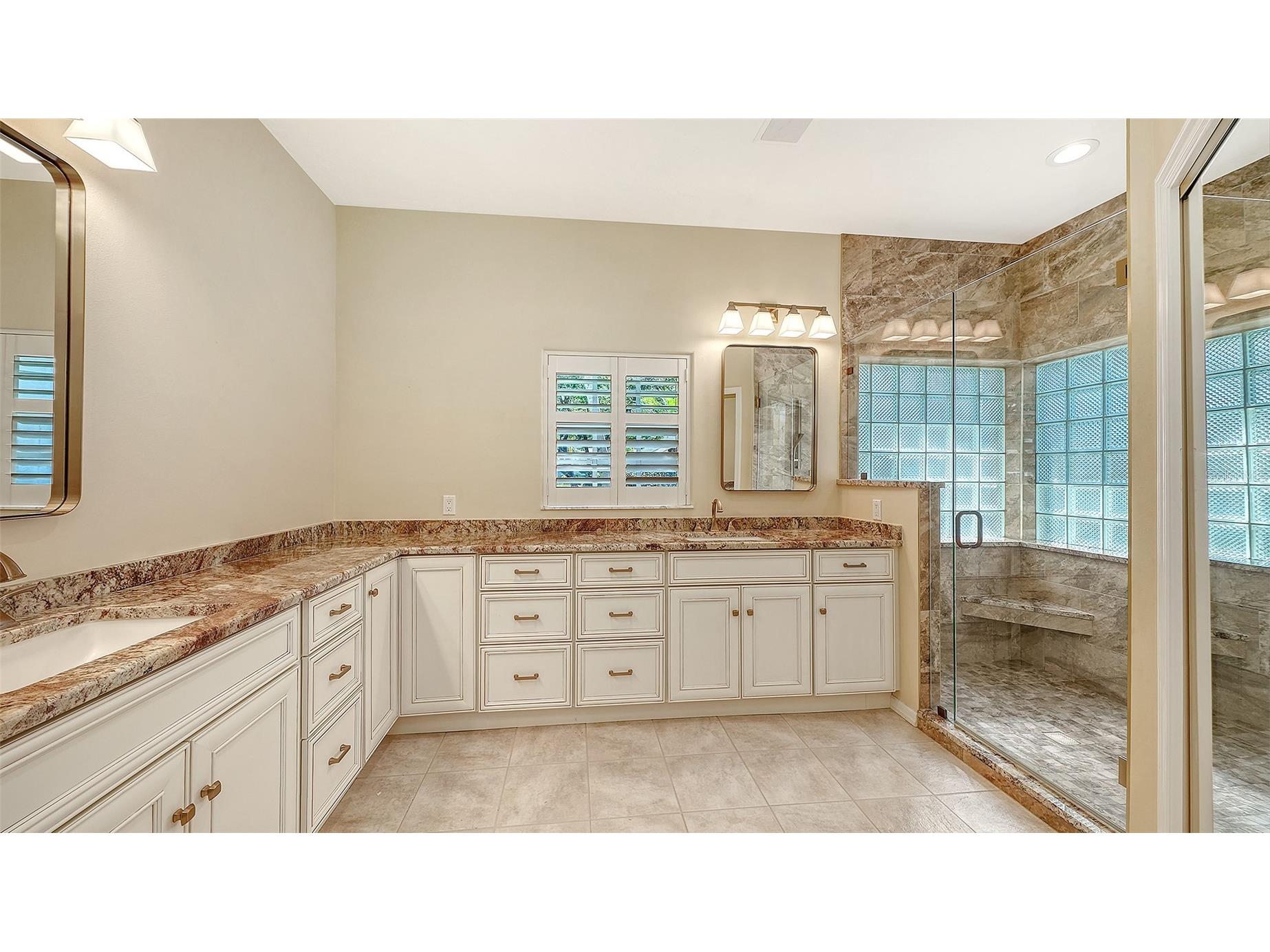 2869 Sandringham Place Sarasota FL 34235 A4691164 image17