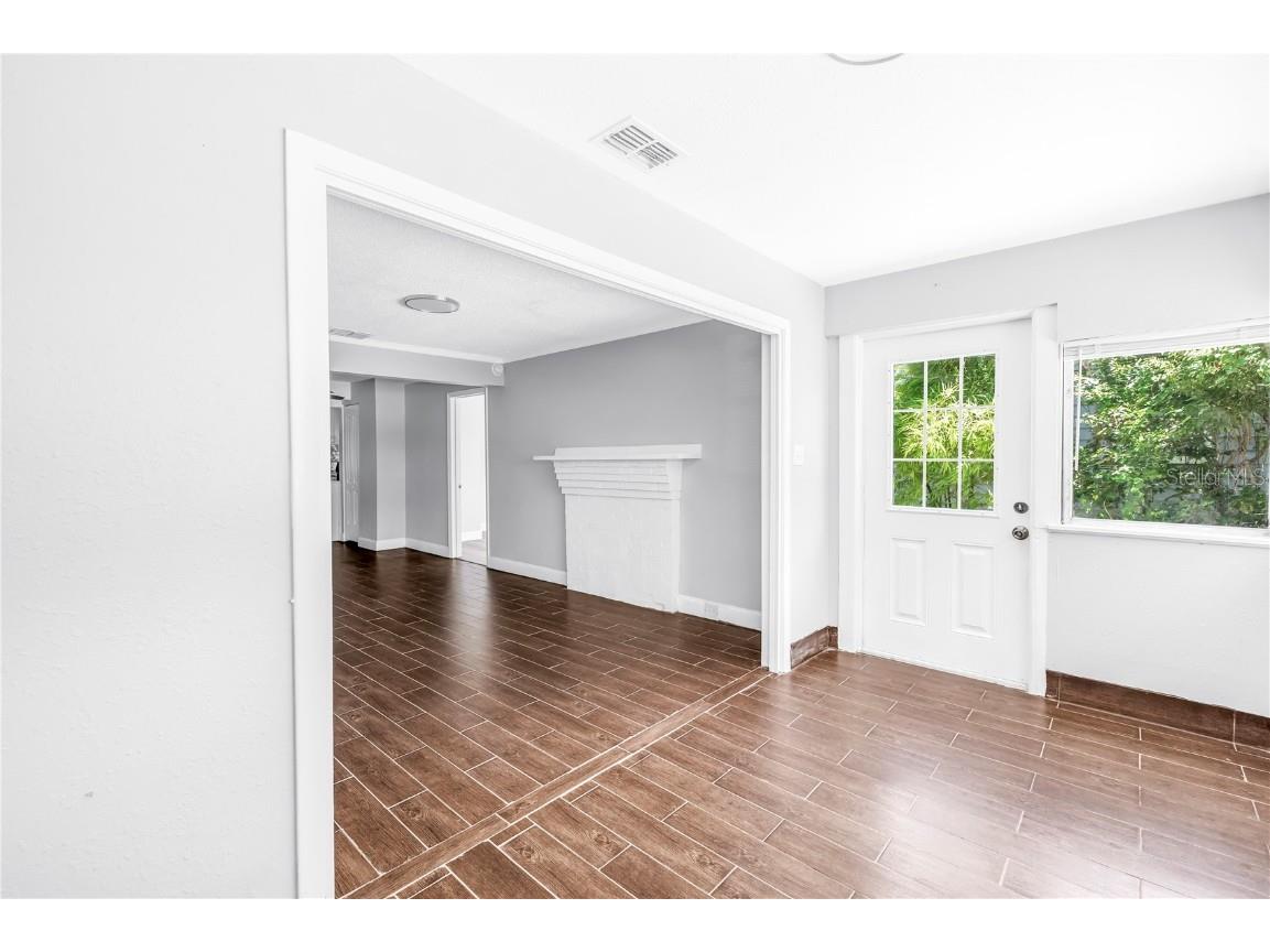 2875 13th Avenue N Saint Petersburg FL 33713 TB8416704 image8