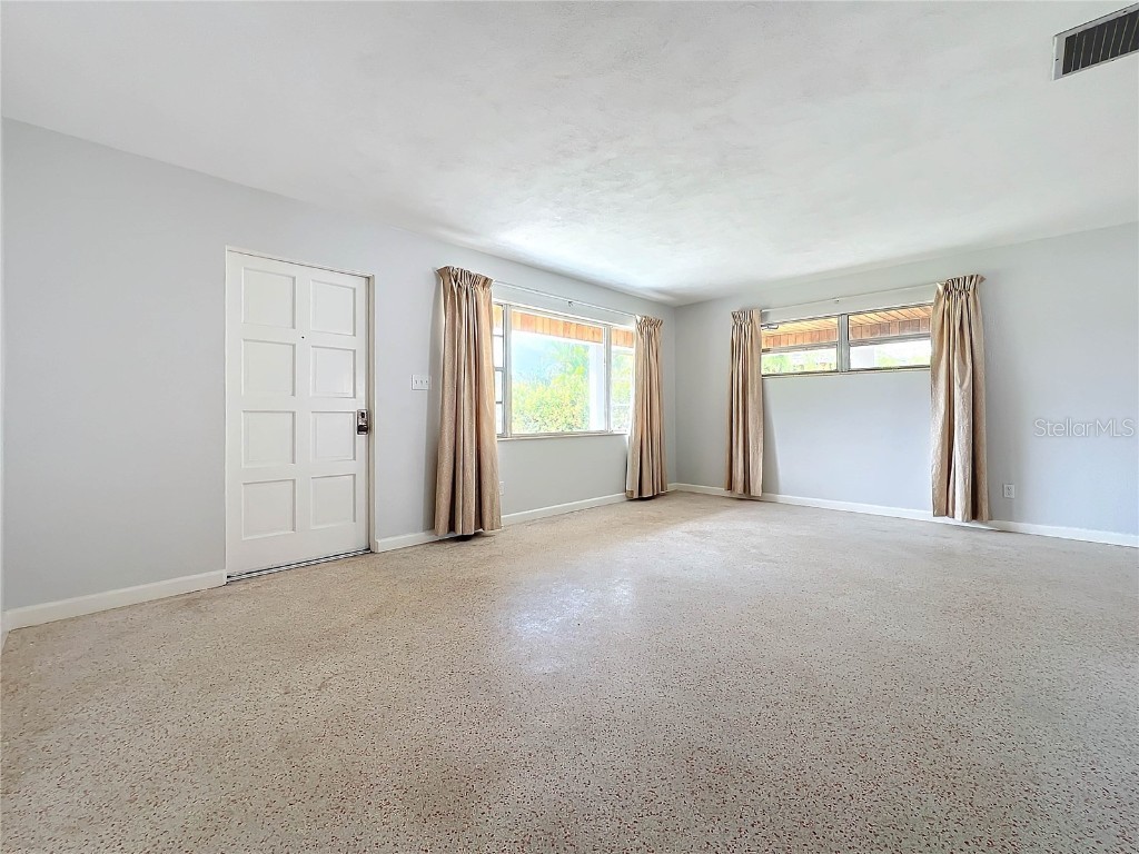 2877 Michigan Street Sarasota FL 34237 A4676851 image11