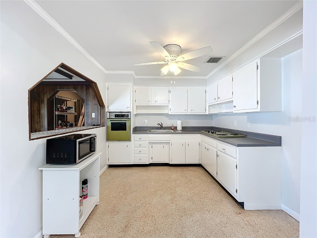 2877 Michigan Street Sarasota FL 34237 A4676851 image14