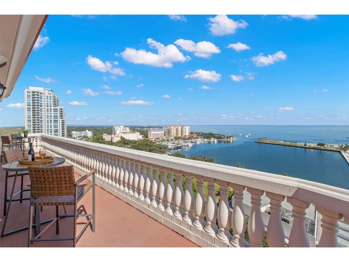 288 Beach Drive NE #PH-2A Saint Petersburg FL 33701 TB8440149 image2