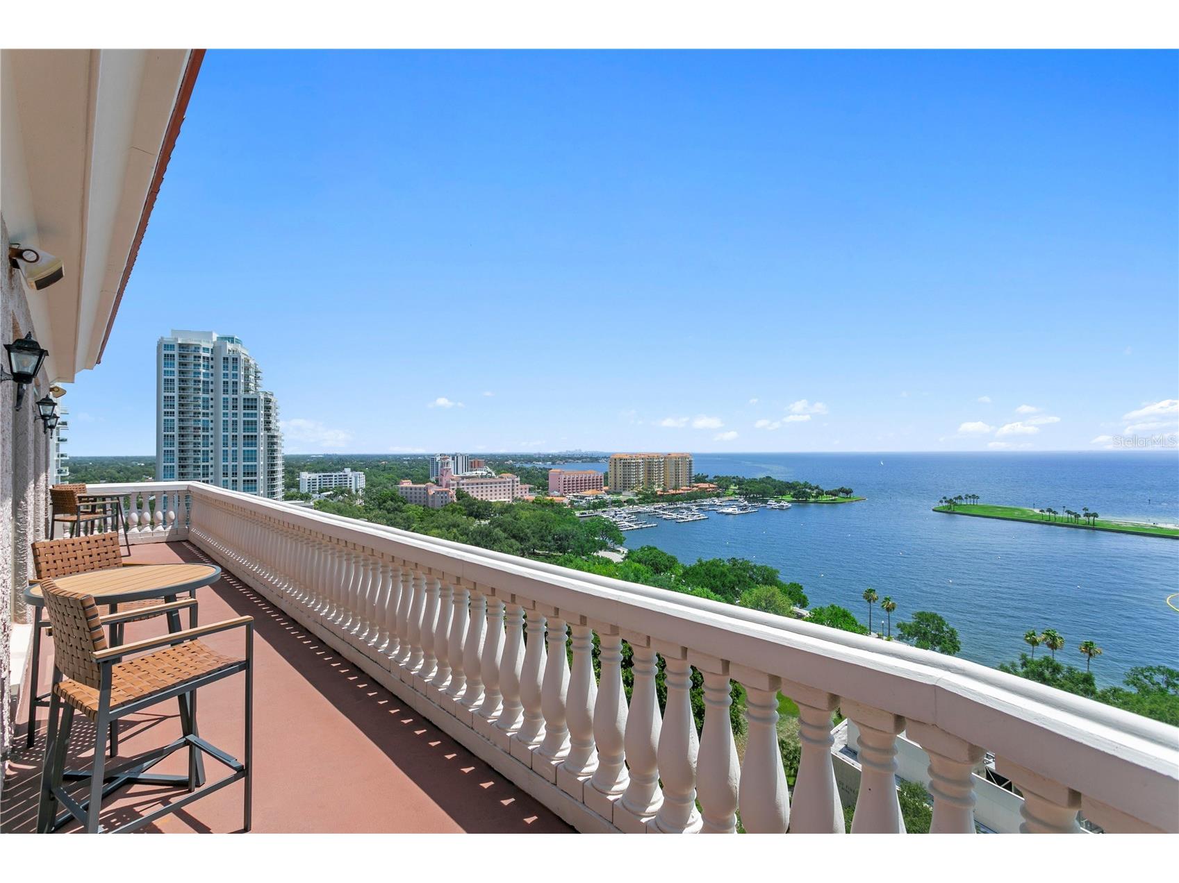 288 Beach Drive NE #PH-2A Saint Petersburg FL 33701 TB8516539 image1