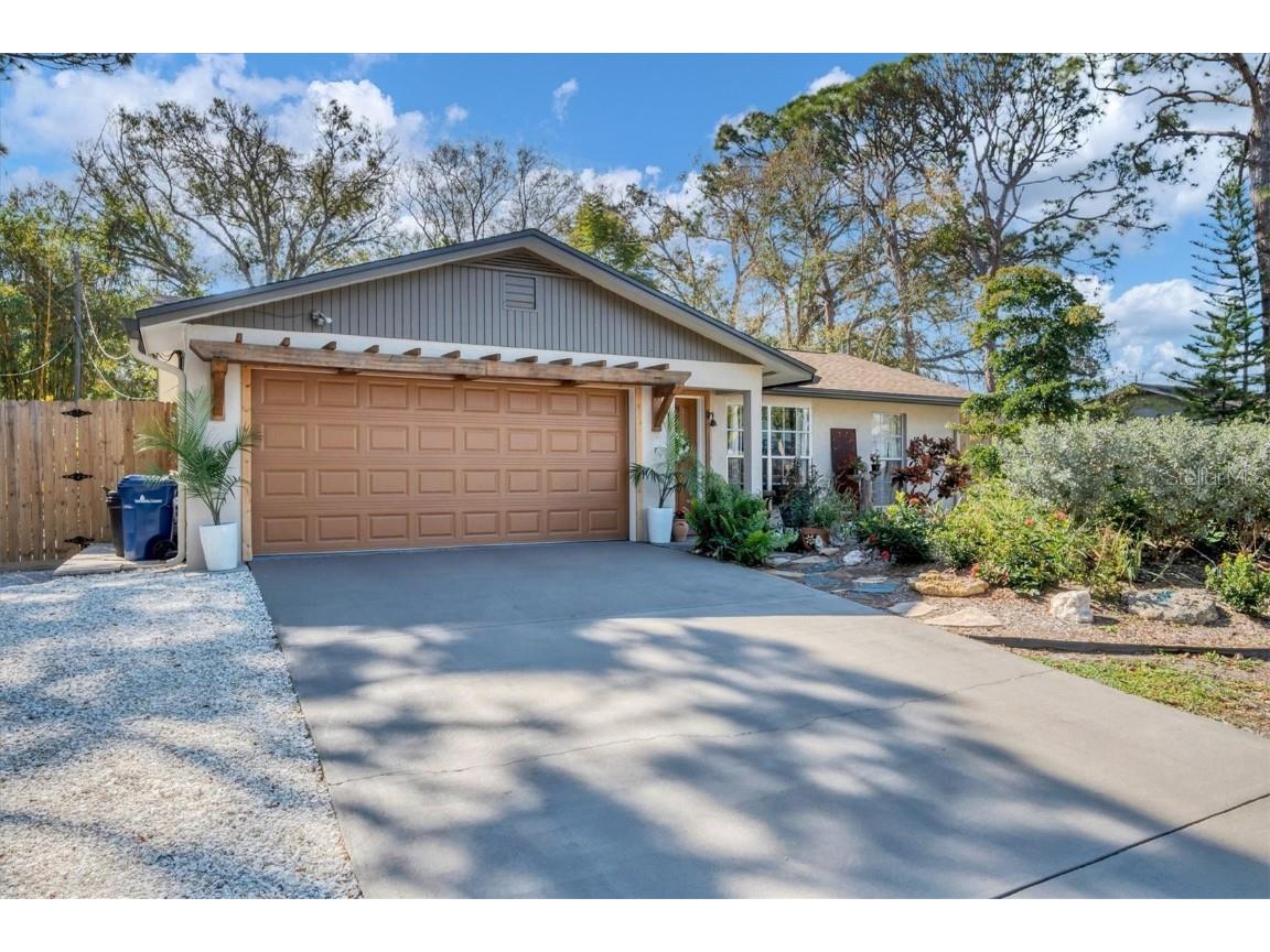 2882 Grand Cayman Street Sarasota FL 34231 A4597857 image1