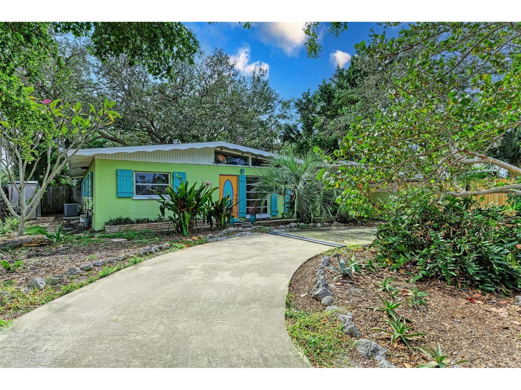 2886 Wood Street Sarasota FL 34237 A4684692 image1