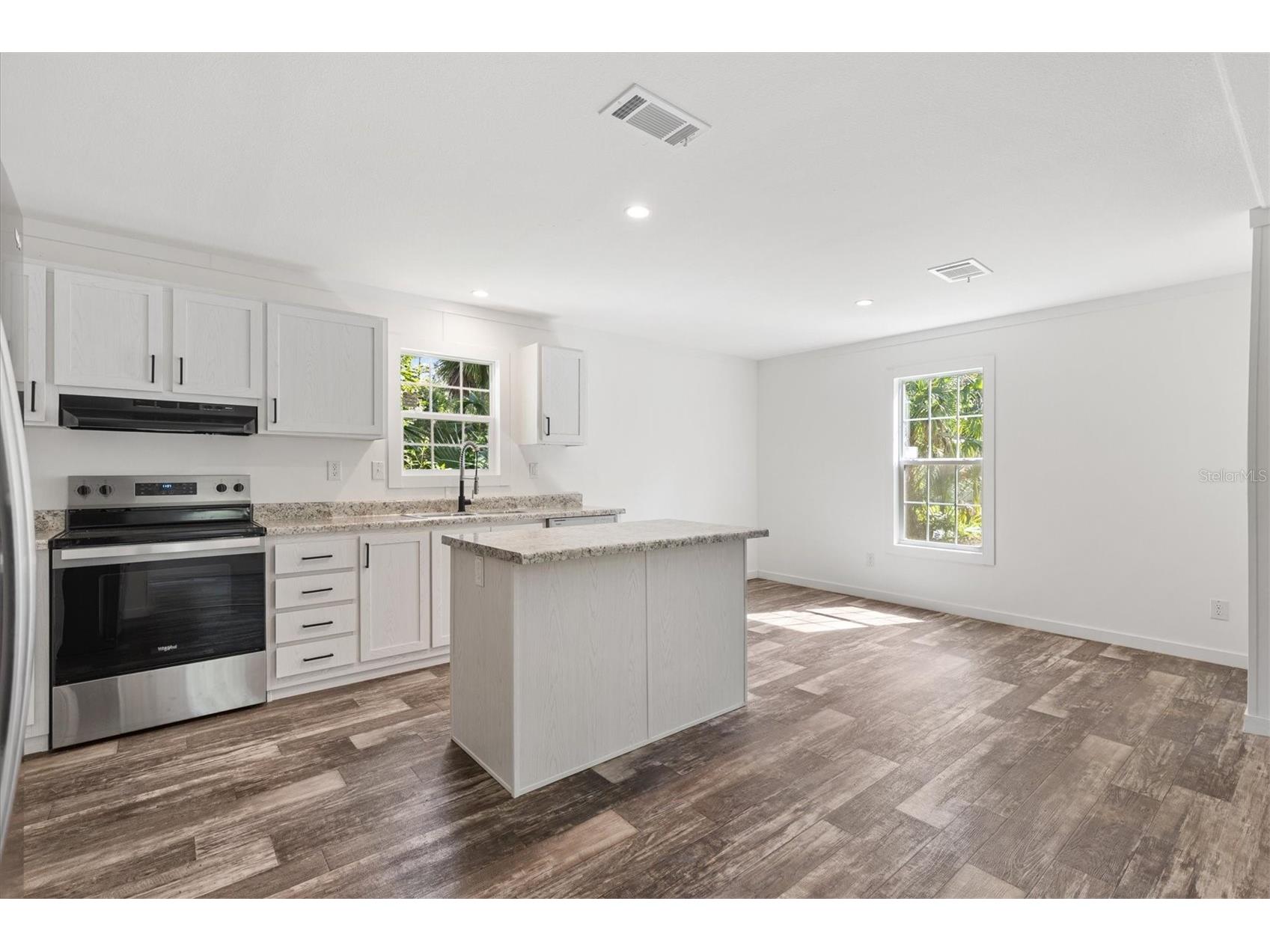 2890 Cr 426e Lake Panasoffkee FL 33538 G5101437 image16