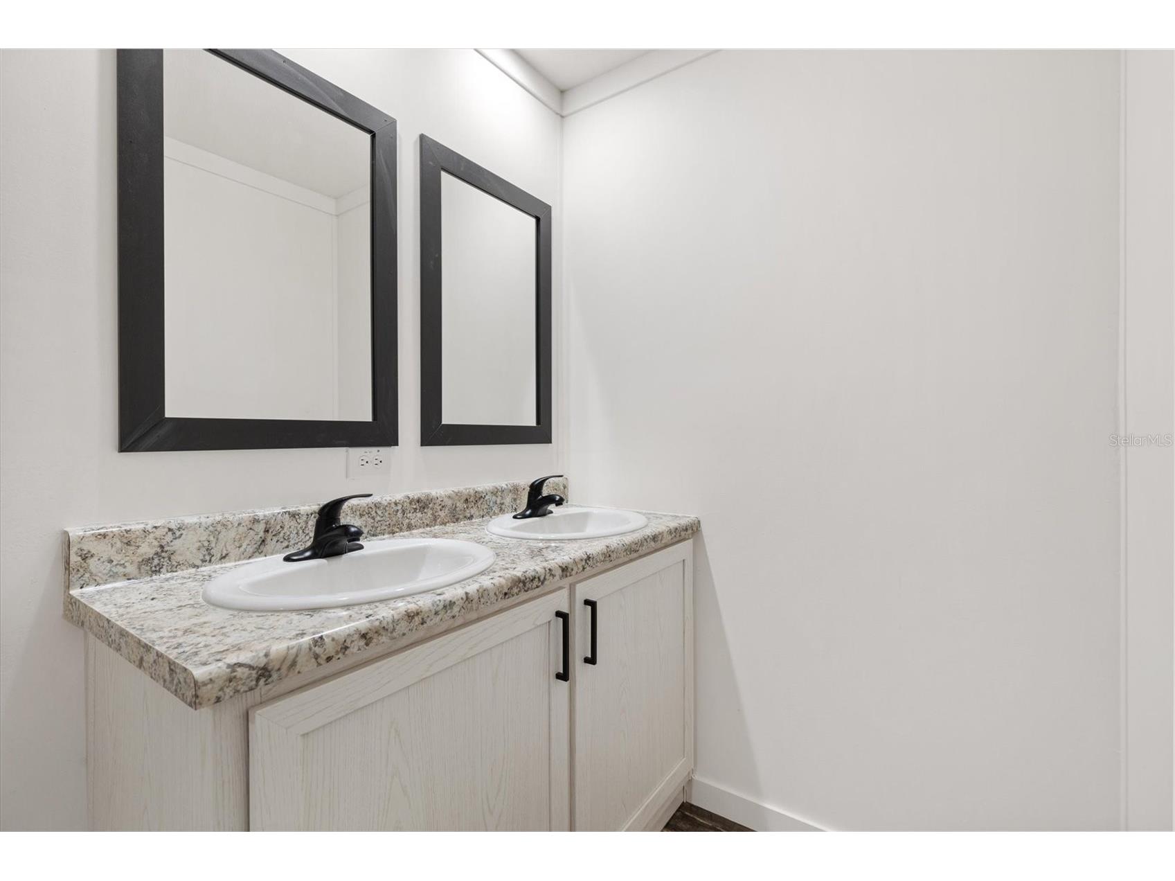 2890 Cr 426e Lake Panasoffkee FL 33538 G5101437 image23