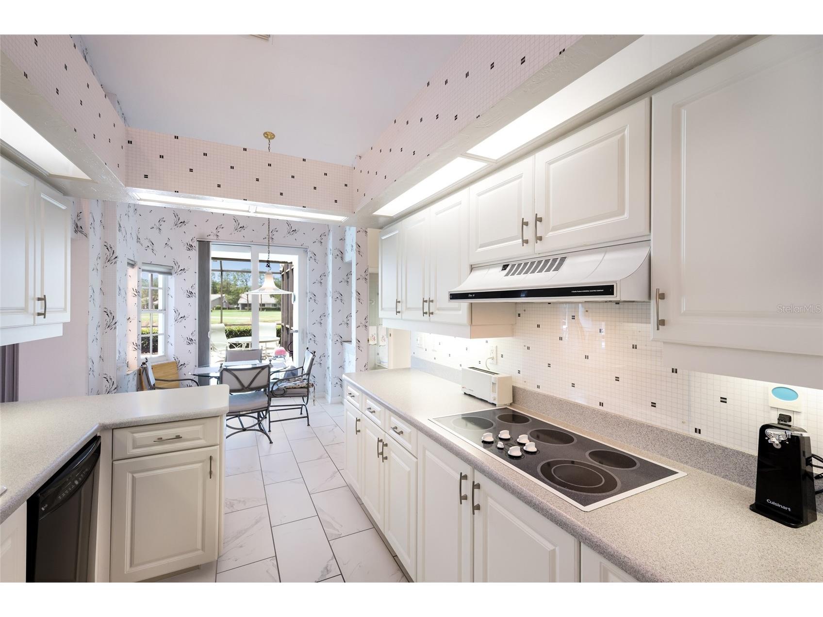 2893 Sandringham Place Sarasota FL 34235 A4692765 image15