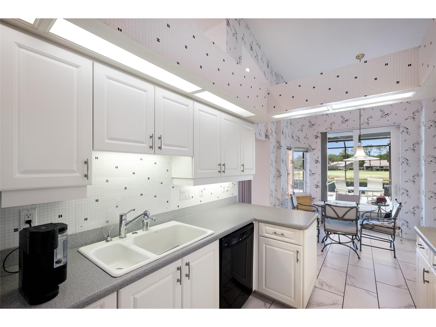 2893 Sandringham Place Sarasota FL 34235 A4692765 image16