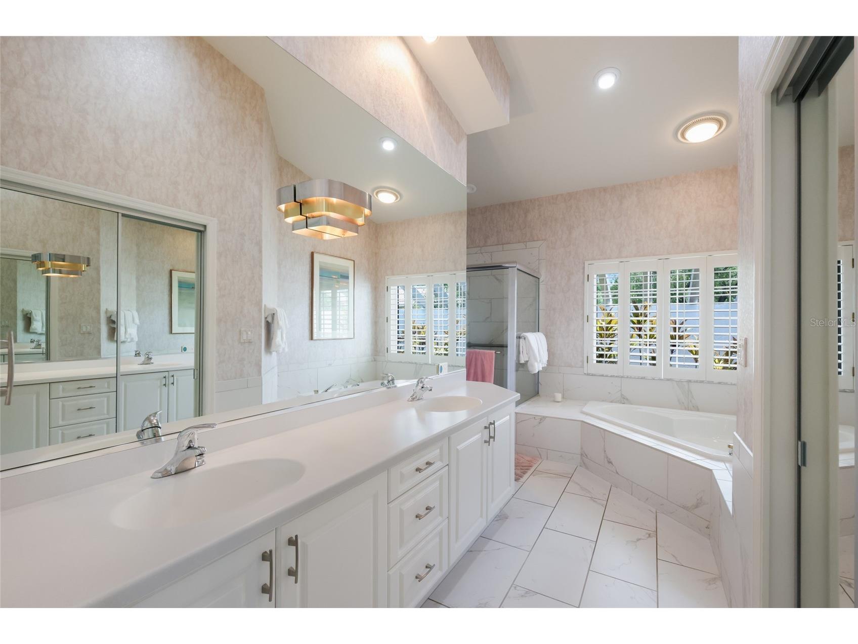 2893 Sandringham Place Sarasota FL 34235 A4692765 image23