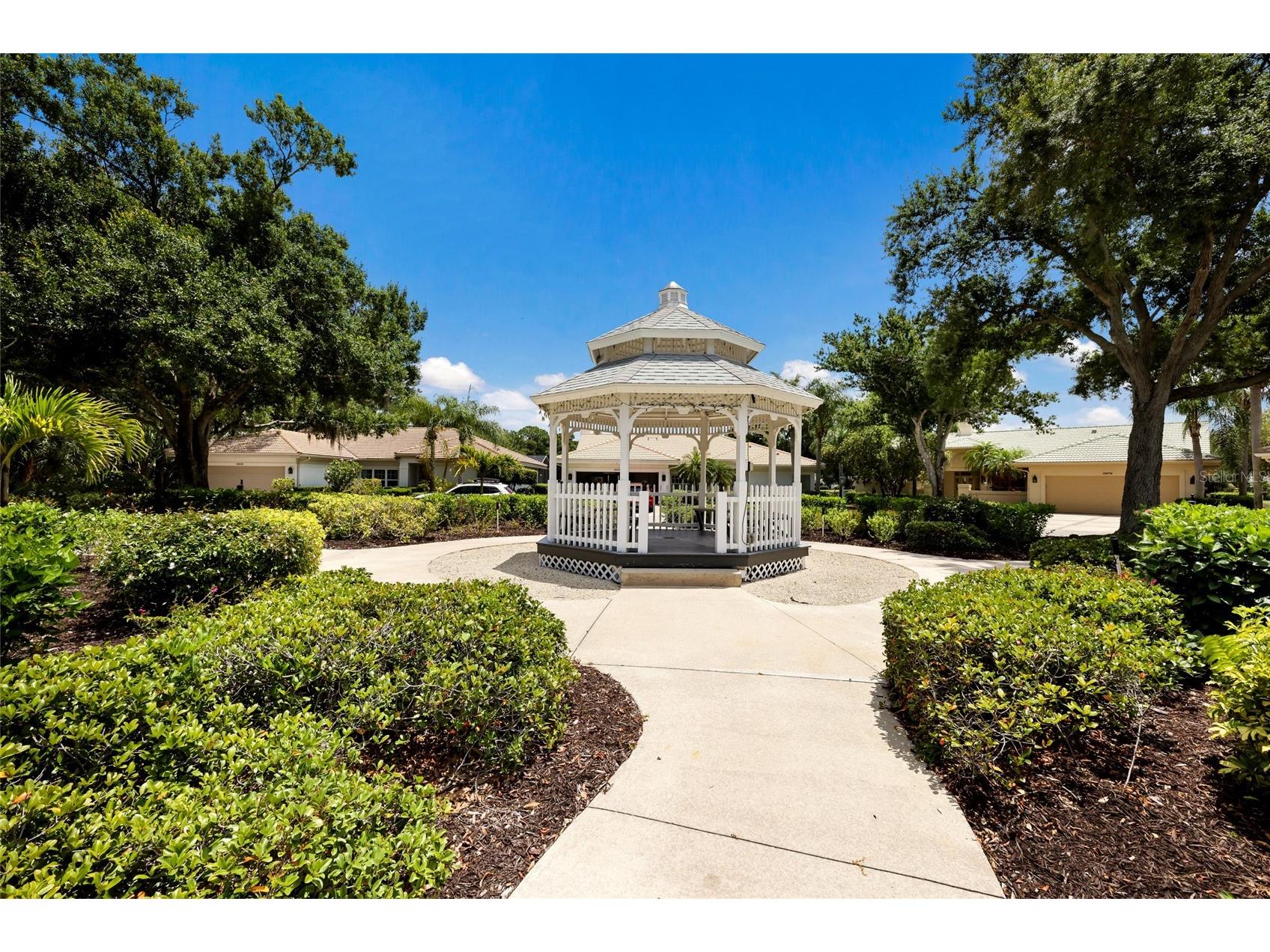 2893 Sandringham Place Sarasota FL 34235 A4692765 image4