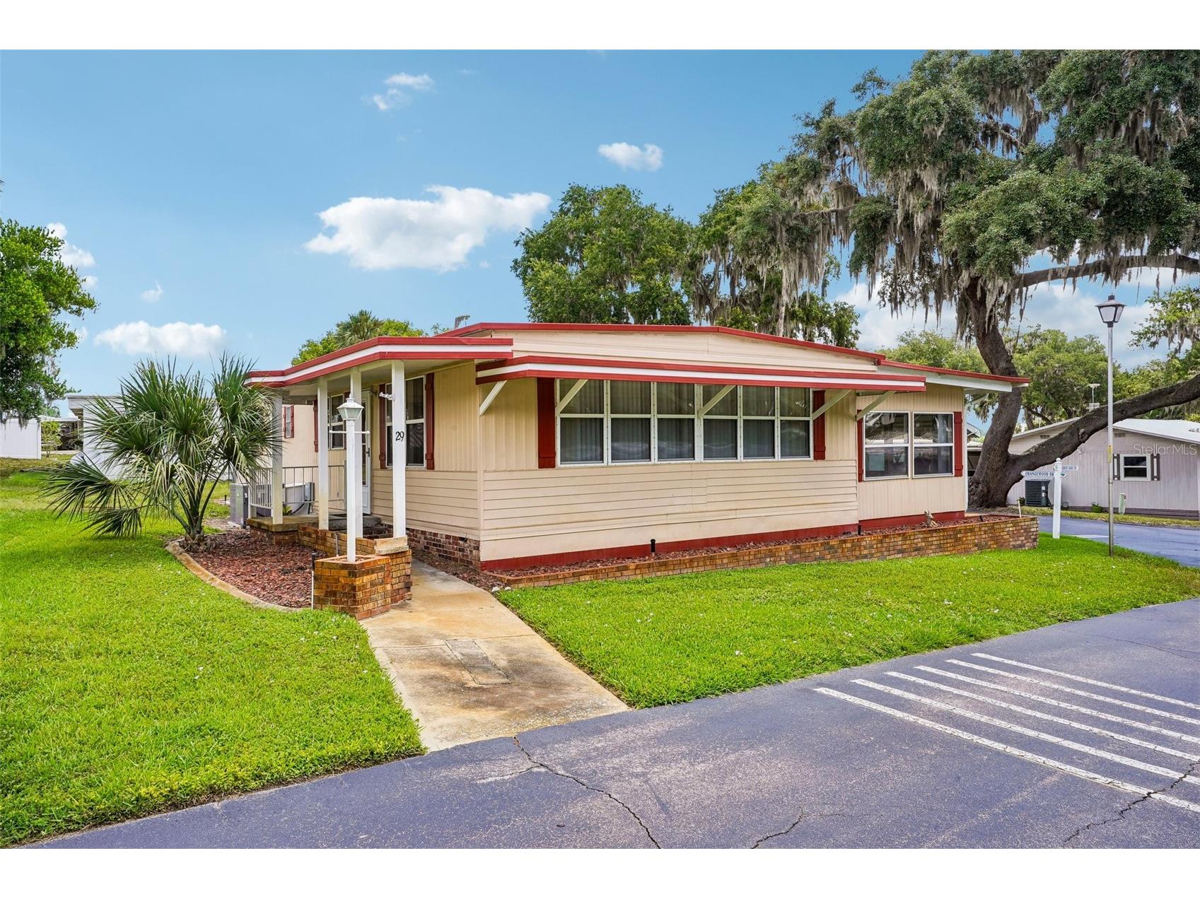 29 Harbor Oaks Drive Fruitland Park FL 34731 - LAKE GRIFFIN G5113416 image1