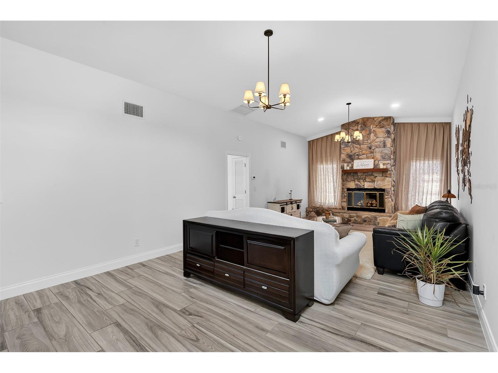 29 SE 10th Avenue Cape Coral FL 33990 - Shamrock Lake C7523950 image8