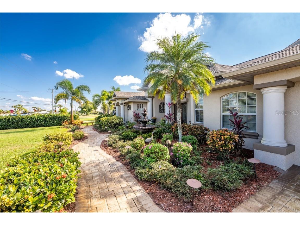 290 Rotonda Boulevard E Rotonda West FL 33947 A4672932 image3