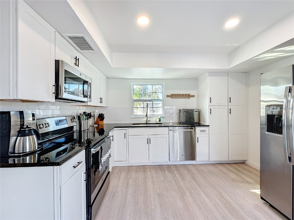 2900 Woodpine Court Sarasota FL 34231 A4640332 image15