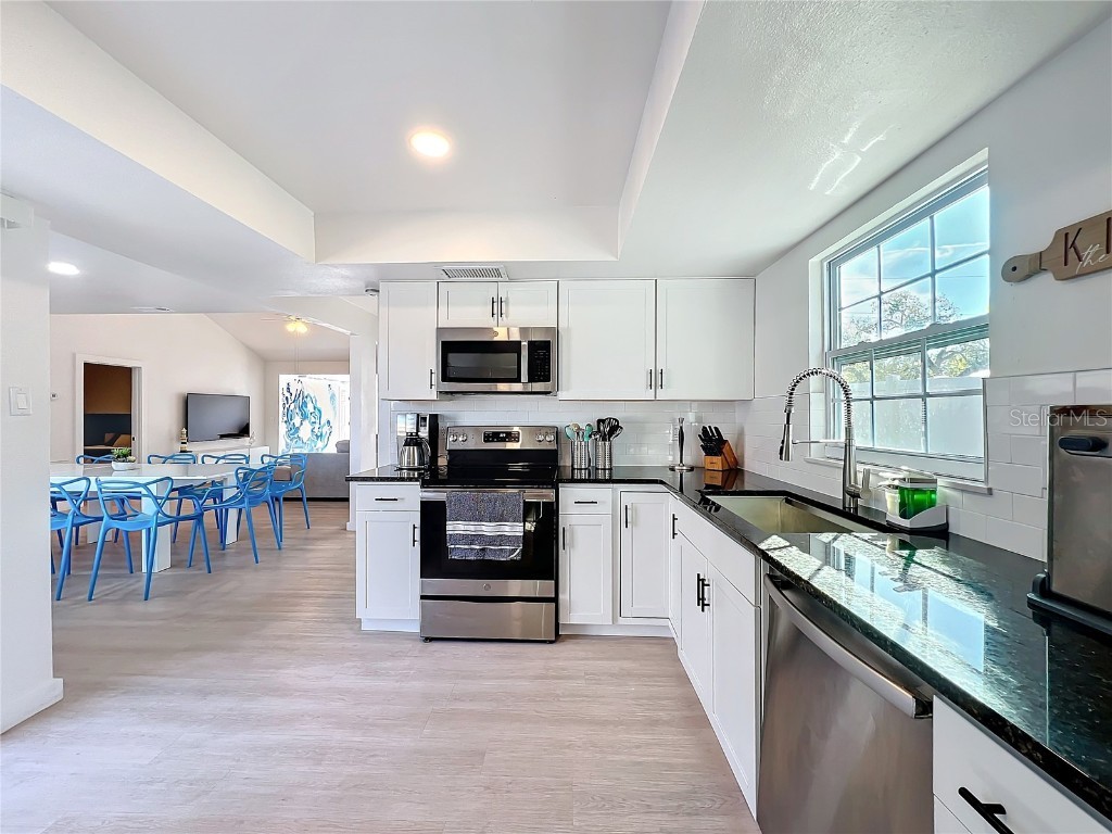 2900 Woodpine Court Sarasota FL 34231 A4640332 image17