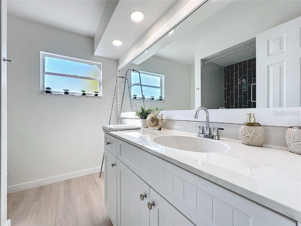 2900 Woodpine Court Sarasota FL 34231 A4640332 image24