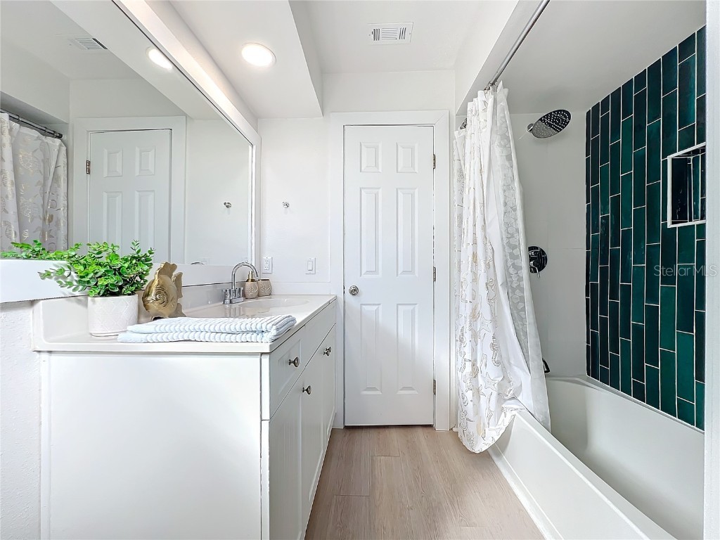 2900 Woodpine Court Sarasota FL 34231 A4640332 image26