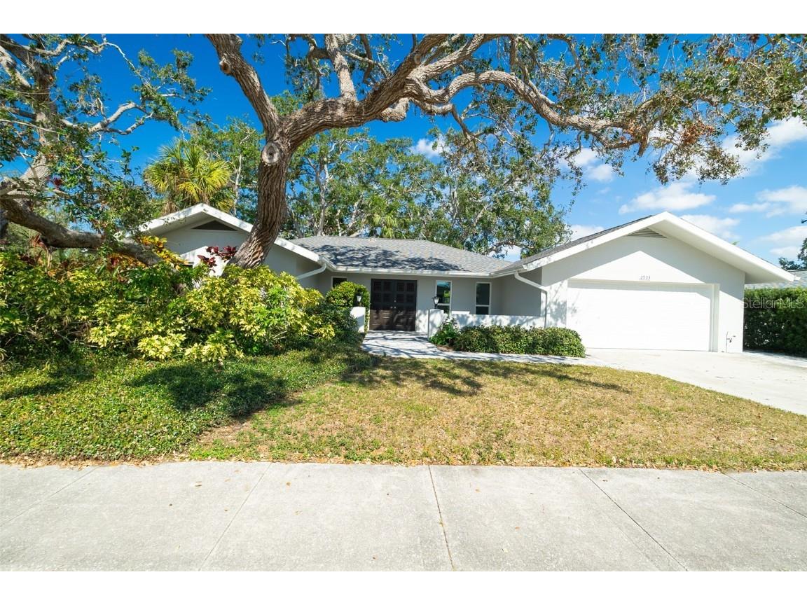 2903 Mayflower Street Sarasota FL 34231 A4639411 image1