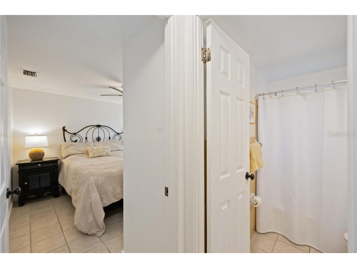 2904 Avenue B #A & B Holmes Beach FL 34217 A4671190 image9