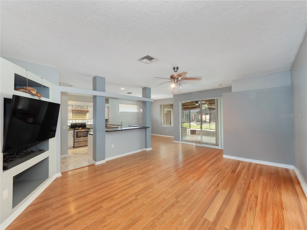 2904 Sunset Lakes Boulevard, Kissimmee, FL, 34747 MLS S5105785