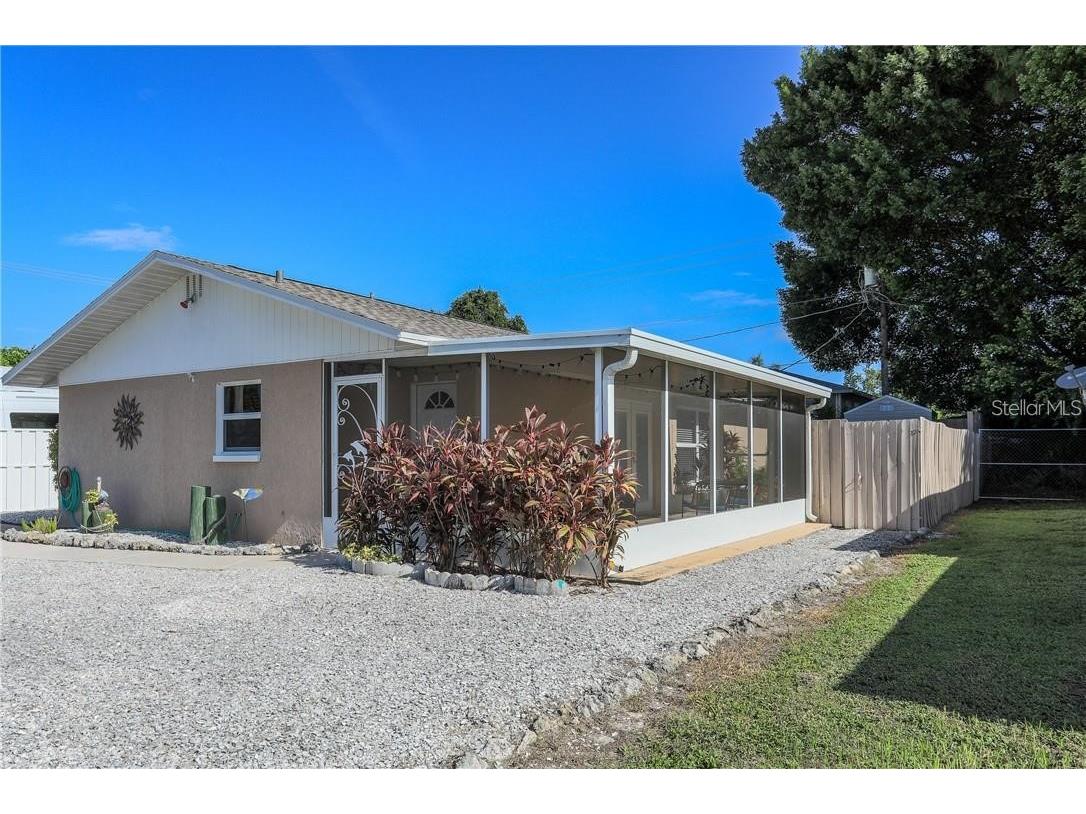 2907 Hyde Park Street, Sarasota, FL 34239 MLS A4561773 Edina Realty