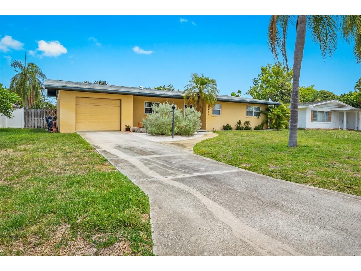 2908 26th Avenue Drive W Bradenton FL 34205 A4573549 image1