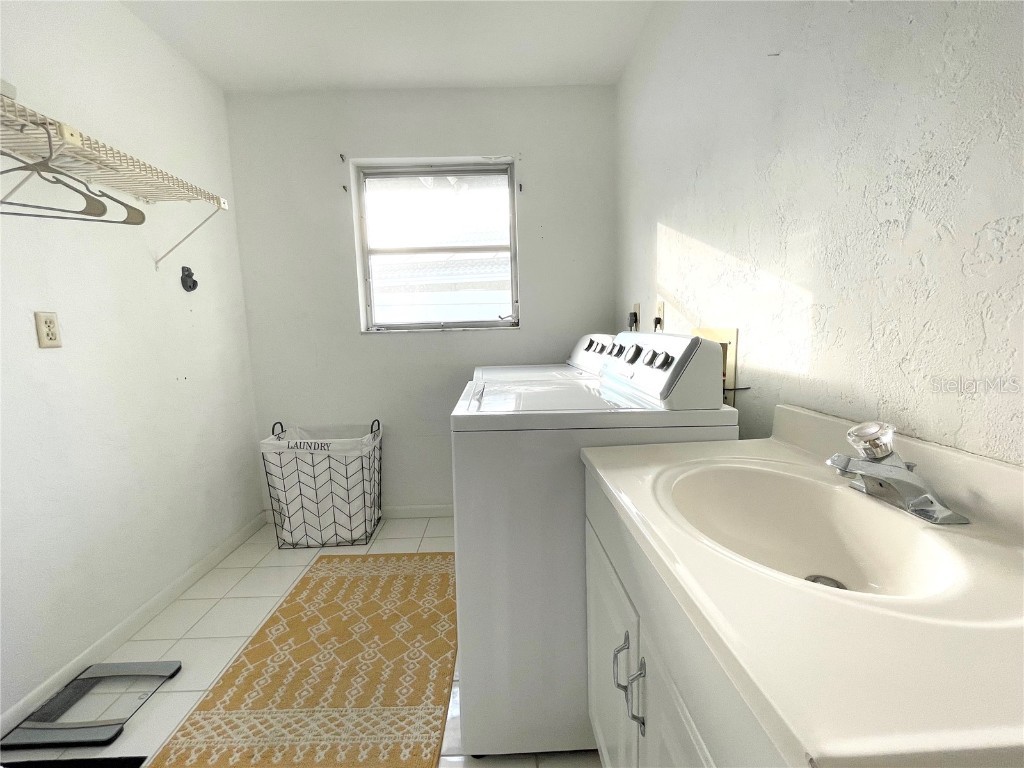 2908 Captiva Drive Sarasota FL 34231 A4606233 image7