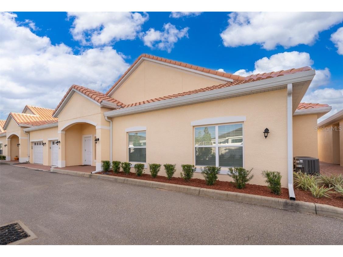 2908 Shantiniketan Boulevard #J-8 Tavares FL 32778 O6160460 image1