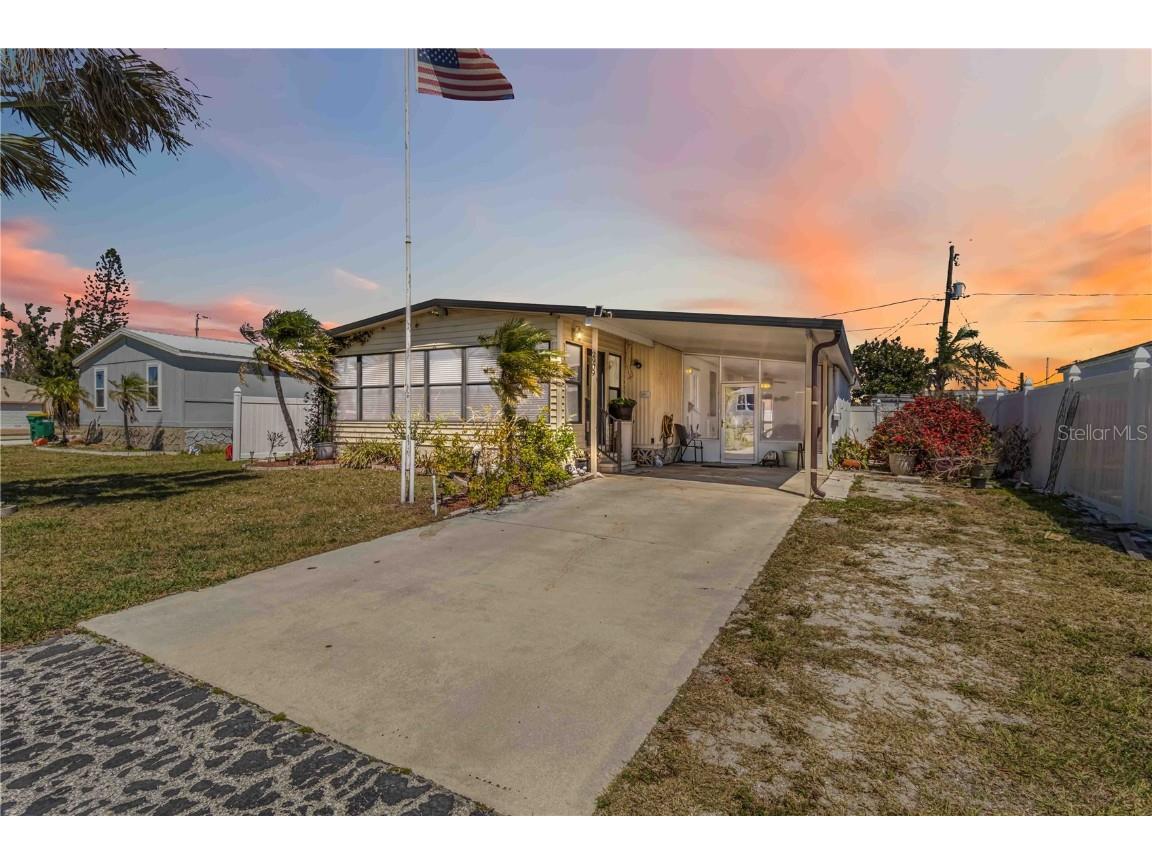 2909 Holly Avenue Englewood FL 34224 D6141505 image1