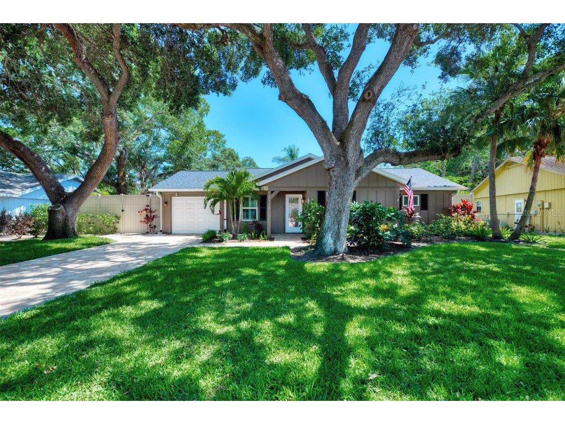 2910 Woodpine Court Sarasota FL 34231 A4569169 image1